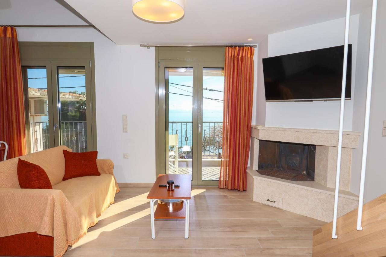 East & West Seaside Apartments Gialtra Exterior photo